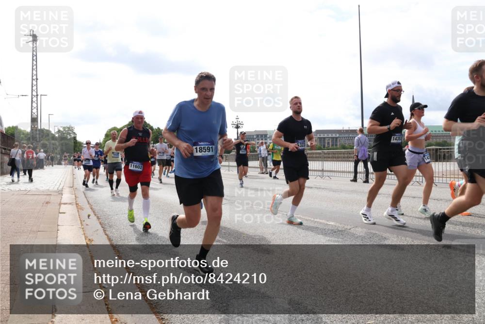 29.06.2025 - hella hamburg halbmarathon Lena Gebhardt http://msf.ph/oto/8424210 29.06.2025 10:19:07 Lombardsbrücke 11602, 14353, 5323, 18591, 2802, 1349, 1521, 1718, 1755, 2096, 2311, 2589, 2781, 2802, 2812, 2821, 2895, 3026, 3105, 3118, 3591, 3592, 3631, 4718, 4722, 4802, 4845, 5034, 5049, 5080, 5098, 5178, 5264, 5266, 5323, 5429, 5834, 5910, 6194, 6249, 6413, 6477, 6482, 6542, 6736, 7051, 7121, 7143, 7214, 7252, 8575, 8665, 8761, 8778, 8780, 9252, 9270, 9272, 9276, 9549, 9652, 9756, 9757, 10037, 10039, 10124, 10129, 10467, 10816 meine-sportfotos.de