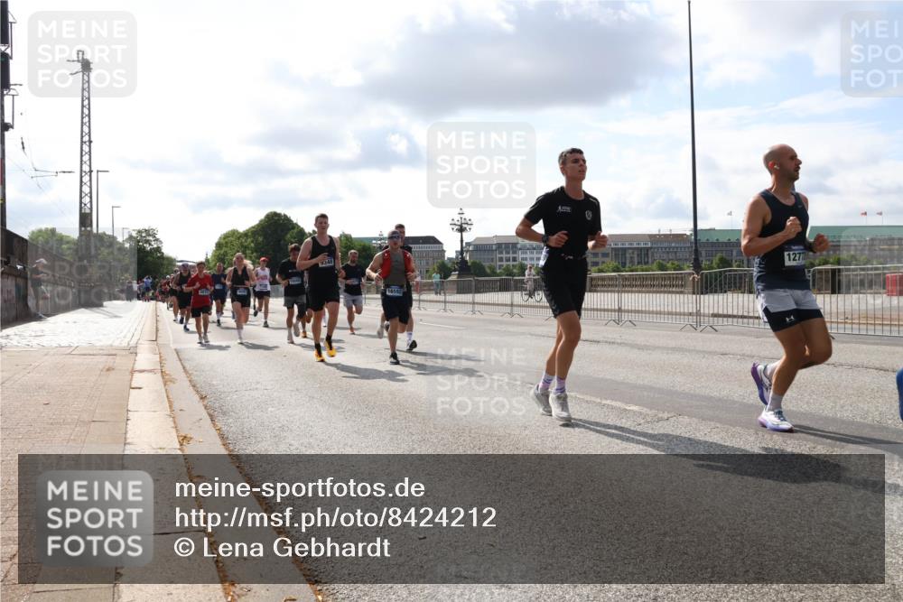29.06.2025 - hella hamburg halbmarathon Lena Gebhardt http://msf.ph/oto/8424212 29.06.2025 09:52:18 Lombardsbrücke 1057, 1139, 1169, 1312, 1353, 1468, 1512, 1569, 1604, 1631, 1763, 3305, 3437, 3618, 3697, 3852, 4565, 4871, 4915, 5011, 5014, 5047, 5129, 5231, 5336, 5690, 5987, 6373, 6550, 6700, 6705, 6711, 6770, 7185, 7432, 7710, 8074, 8359, 8564, 8852, 9348, 9358, 9444, 9547, 9659, 10319, 10493, 10691, 10741, 10796, 10978, 11062, 11495, 11679, 11779, 11821, 12046, 12438, 12623, 12772, 13403, 13614, 13728, 14257 meine-sportfotos.de