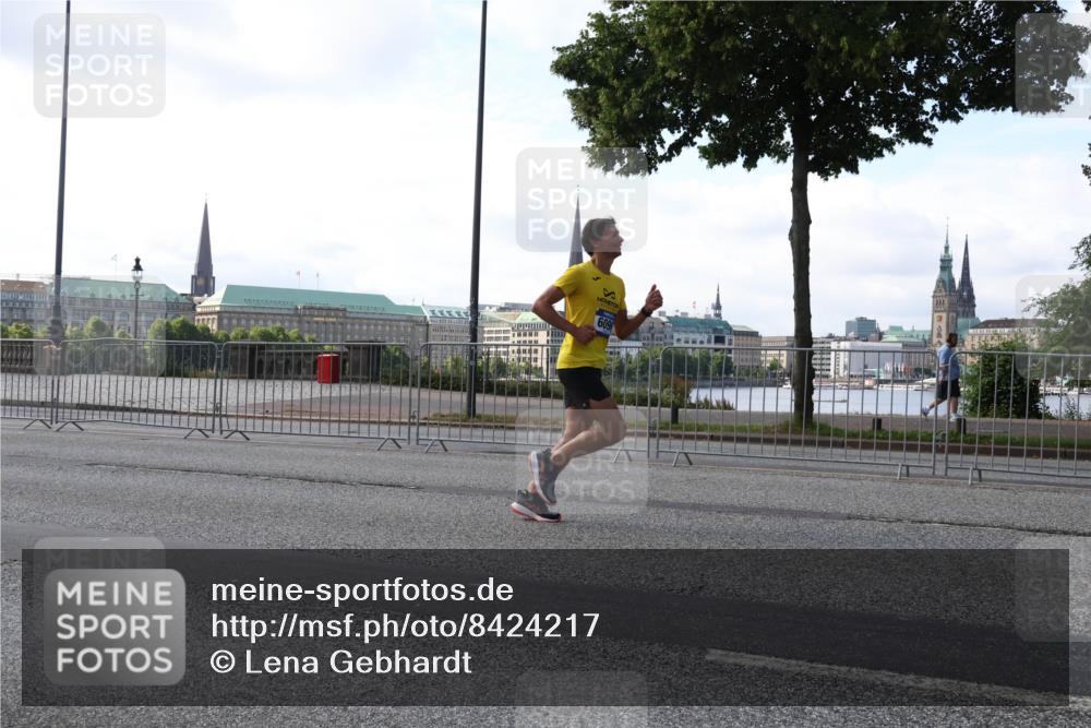29.06.2025 - hella hamburg halbmarathon Lena Gebhardt http://msf.ph/oto/8424217 29.06.2025 09:43:18 Lombardsbrücke 000000, 99999, 609, 1271, 2180, 4338, 5301, 6090, 7380, 9097, 9385, 9565, 9767, 10867, 11994, 12341, 12529, 12992, 13346, 13374, 14728, 14757, 15483, 15671, 18037, 18328, 18693, 18695, 18740, 18989, 19076 meine-sportfotos.de