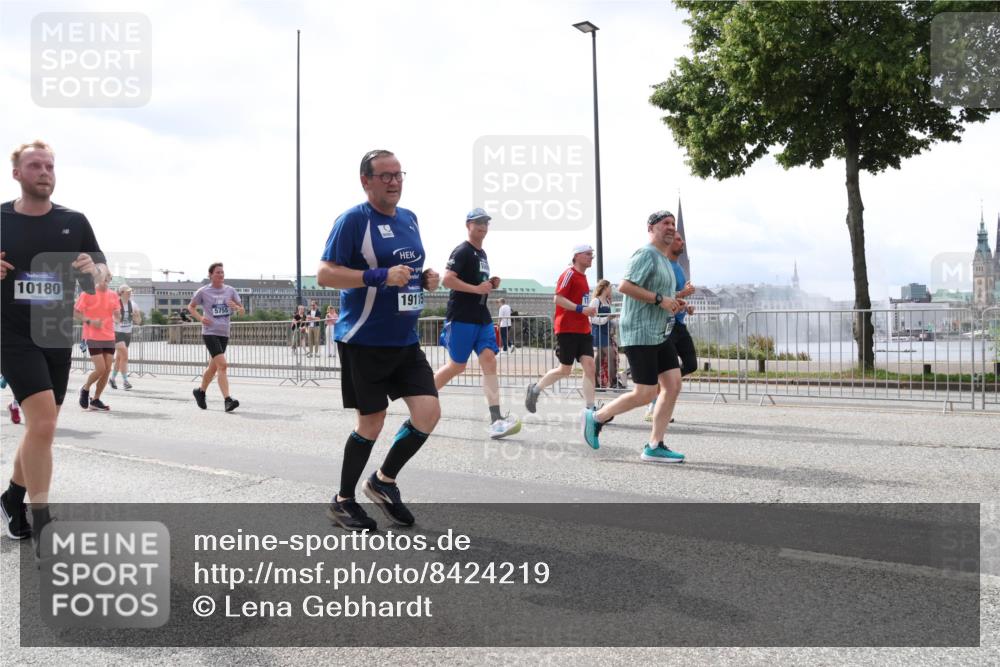 29.06.2025 - hella hamburg halbmarathon Lena Gebhardt http://msf.ph/oto/8424219 29.06.2025 10:43:14 Lombardsbrücke 10180, 5755, 19115, 1149, 1155, 1467, 1656, 1788, 1816, 1878, 1964, 2103, 2158, 2267, 2361, 2450, 2509, 2971, 3074, 3238, 3283, 3329, 3378, 3518, 3638, 3764, 4056, 4105, 4177, 4302, 4367, 4385, 4680, 5067, 5268, 5370, 5610, 5720, 5755, 5967, 6012, 6440, 6931, 7043, 7461, 7872, 7926, 8135, 8161, 8184, 8233, 8408, 8435, 8795, 8991, 9072, 9304, 9378, 9639, 9641, 9644, 9976, 10008, 10083, 10180, 11142, 11710, 12151, 13049 meine-sportfotos.de