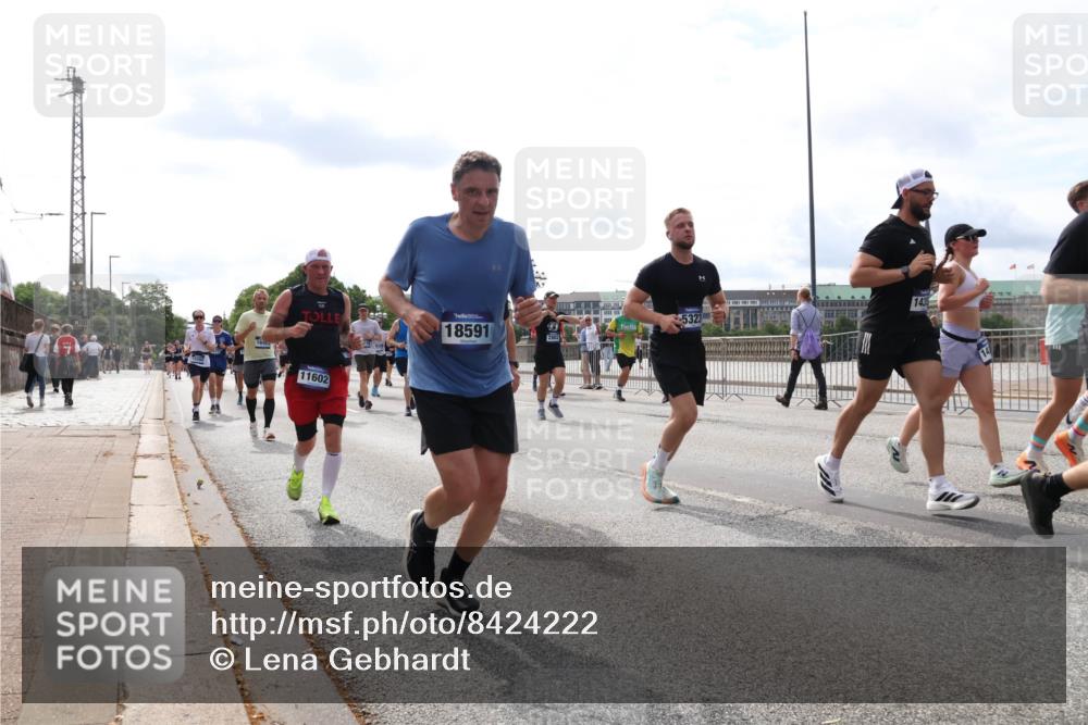 29.06.2025 - hella hamburg halbmarathon Lena Gebhardt http://msf.ph/oto/8424222 29.06.2025 10:19:07 Lombardsbrücke 1435, 5323, 18591, 2802, 11602, 1349, 1521, 1718, 1755, 2096, 2311, 2589, 2781, 2802, 2812, 2821, 2895, 3026, 3105, 3118, 3591, 3592, 3631, 4718, 4722, 4802, 4845, 5034, 5049, 5080, 5098, 5178, 5264, 5266, 5323, 5429, 5834, 5910, 6194, 6249, 6413, 6477, 6482, 6542, 6736, 7051, 7121, 7143, 7214, 7252, 8575, 8665, 8761, 8778, 8780, 9252, 9270, 9272, 9276, 9549, 9652, 9756, 9757, 10037, 10039, 10124, 10129, 10467, 10816 meine-sportfotos.de