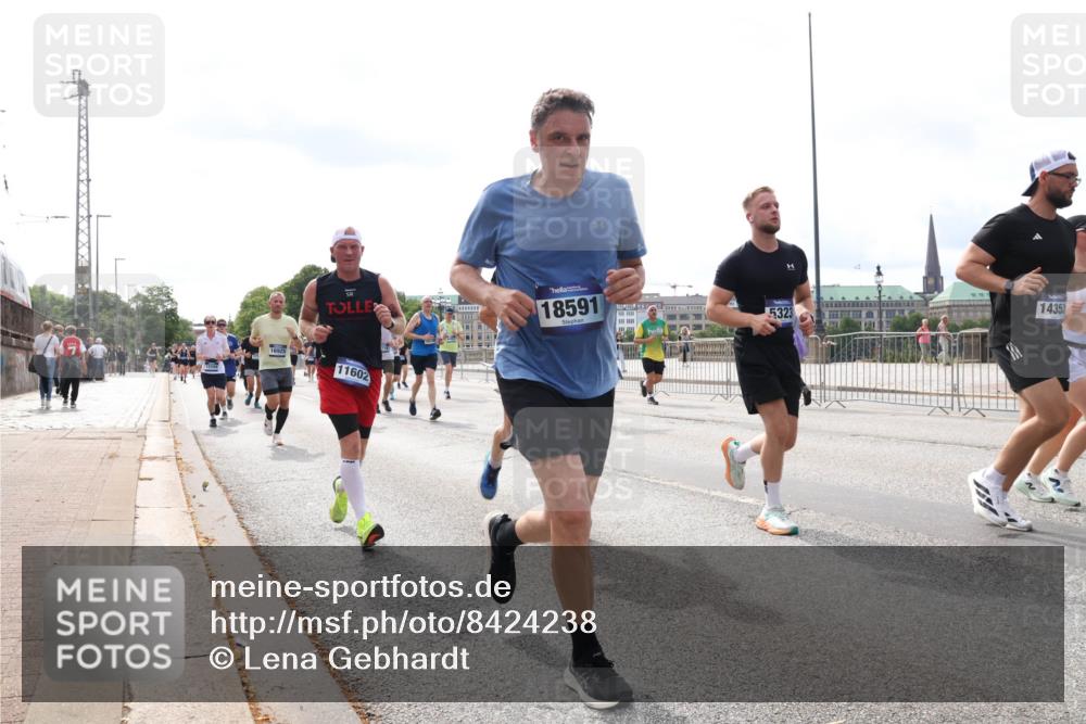 29.06.2025 - hella hamburg halbmarathon Lena Gebhardt http://msf.ph/oto/8424238 29.06.2025 10:19:07 Lombardsbrücke 18591, 5323, 14353, 16925, 11602, 1349, 1521, 1718, 1755, 2096, 2311, 2589, 2781, 2802, 2812, 2821, 2895, 3026, 3105, 3118, 3591, 3592, 3631, 4718, 4722, 4802, 4845, 5034, 5049, 5080, 5098, 5178, 5264, 5266, 5323, 5429, 5834, 5910, 6194, 6249, 6413, 6477, 6482, 6542, 6736, 7051, 7121, 7143, 7214, 7252, 8575, 8665, 8761, 8778, 8780, 9252, 9270, 9272, 9276, 9549, 9652, 9756, 9757, 10037, 10039, 10124, 10129, 10467, 10816 meine-sportfotos.de