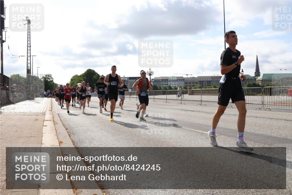 29.06.2025 - hella hamburg halbmarathon Lena Gebhardt http://msf.ph/oto/8424245 29.06.2025 09:52:19 Lombardsbrücke 18560, 9348, 1679, 16592, 28, 55, 1057, 1139, 1169, 1220, 1312, 1353, 1468, 1512, 1569, 1604, 1631, 1763, 3305, 3437, 3618, 3697, 3852, 4565, 4871, 4915, 5011, 5014, 5047, 5129, 5231, 5336, 5690, 5987, 6373, 6550, 6700, 6705, 6711, 6770, 7185, 7432, 7710, 7961, 8074, 8359, 8564, 8852, 9348, 9358, 9444, 9547, 9659, 10493, 10691, 10741, 10796, 10978, 11062, 11495, 11679, 11779, 11821, 12046, 12438, 12772, 13403, 13614, 13728, 14257 meine-sportfotos.de