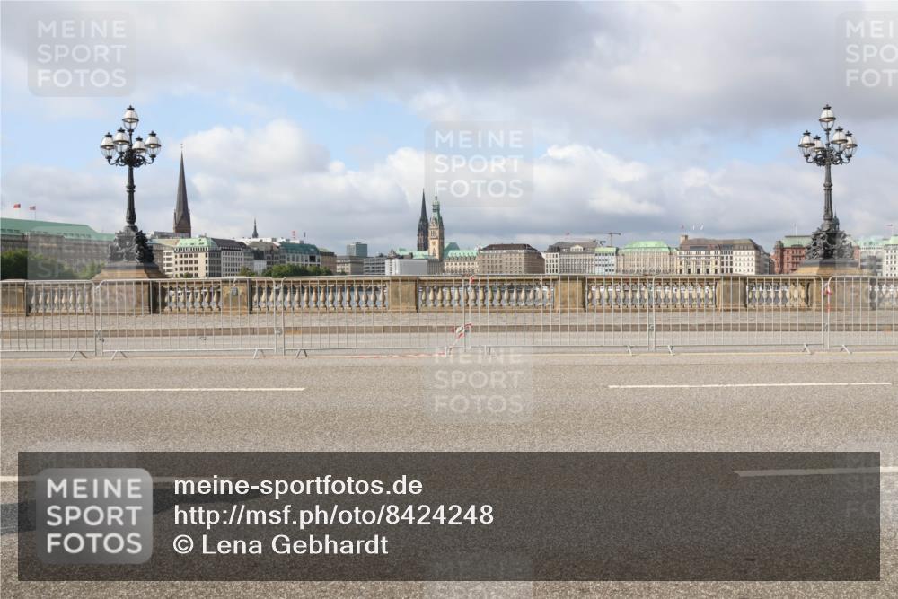 29.06.2025 - hella hamburg halbmarathon Lena Gebhardt http://msf.ph/oto/8424248 29.06.2025 08:58:24 Lombardsbrücke  meine-sportfotos.de