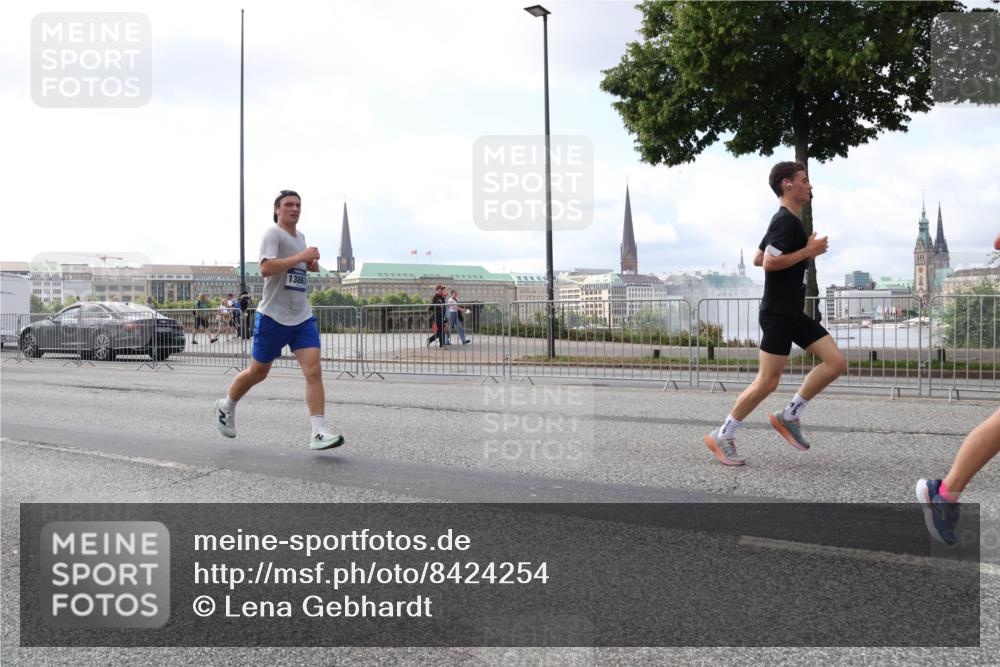 29.06.2025 - hella hamburg halbmarathon Lena Gebhardt http://msf.ph/oto/8424254 29.06.2025 10:06:17 Lombardsbrücke 98, 1229, 1245, 1448, 1766, 1830, 1842, 2540, 3062, 4169, 4542, 4666, 4868, 5431, 6014, 6314, 7138, 7741, 8051, 8316, 8909, 9361, 9560, 10214, 10297, 10781, 13042, 13054, 13481, 13863, 14369, 14987, 15113, 15145, 15229, 15462, 15537, 15766, 15772, 15858, 16441, 16687, 17239, 17746, 17885, 18042, 18575, 18577, 18768, 18857, 18910, 18913, 18966 meine-sportfotos.de