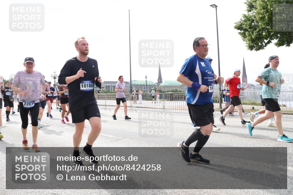 29.06.2025 - hella hamburg halbmarathon Lena Gebhardt http://msf.ph/oto/8424258 29.06.2025 10:43:14 Lombardsbrücke 15246, 2267, 2971, 10180, 1792, 1149, 1155, 1467, 1656, 1788, 1816, 1878, 1964, 2103, 2158, 2267, 2361, 2450, 2509, 2971, 3074, 3238, 3283, 3329, 3378, 3518, 3638, 3764, 4056, 4105, 4177, 4302, 4367, 4385, 4680, 5067, 5268, 5370, 5610, 5720, 5755, 5967, 6012, 6440, 6931, 7043, 7461, 7872, 7926, 8135, 8161, 8184, 8233, 8408, 8435, 8795, 8991, 9072, 9304, 9378, 9639, 9641, 9644, 9976, 10008, 10083, 10180, 11142, 11710, 12151, 13049 meine-sportfotos.de