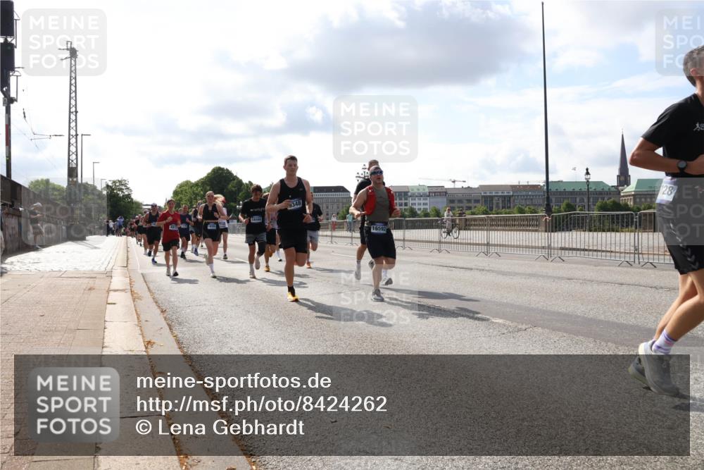 29.06.2025 - hella hamburg halbmarathon Lena Gebhardt http://msf.ph/oto/8424262 29.06.2025 09:52:19 Lombardsbrücke 4915, 9348, 16592, 128, 1057, 1139, 1169, 1220, 1312, 1353, 1468, 1512, 1569, 1604, 1631, 1763, 3305, 3437, 3618, 3697, 3852, 4565, 4871, 4915, 5011, 5014, 5047, 5129, 5231, 5336, 5690, 5987, 6373, 6550, 6700, 6705, 6711, 6770, 7185, 7432, 7710, 7961, 8074, 8359, 8564, 8852, 9348, 9358, 9444, 9547, 9659, 10493, 10691, 10741, 10796, 10978, 11062, 11495, 11679, 11779, 11821, 12046, 12438, 12772, 13403, 13614, 13728, 14257 meine-sportfotos.de