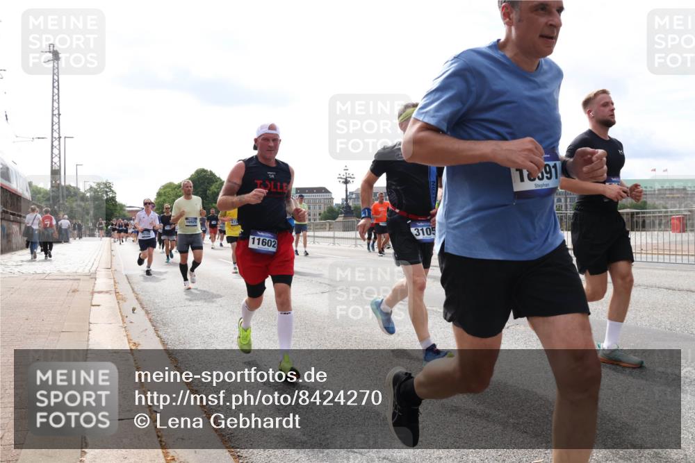 29.06.2025 - hella hamburg halbmarathon Lena Gebhardt http://msf.ph/oto/8424270 29.06.2025 10:19:07 Lombardsbrücke 16925, 11602, 3105, 18, 91, 1349, 1521, 1718, 1755, 2096, 2311, 2589, 2781, 2802, 2812, 2821, 2895, 3026, 3105, 3118, 3591, 3592, 3631, 4718, 4722, 4802, 4845, 5034, 5049, 5080, 5098, 5178, 5264, 5266, 5323, 5429, 5834, 5910, 6194, 6249, 6413, 6477, 6482, 6542, 6736, 7051, 7121, 7143, 7214, 7252, 8575, 8665, 8761, 8778, 8780, 9252, 9270, 9272, 9276, 9549, 9652, 9756, 9757, 10037, 10039, 10124, 10129, 10467, 10816 meine-sportfotos.de