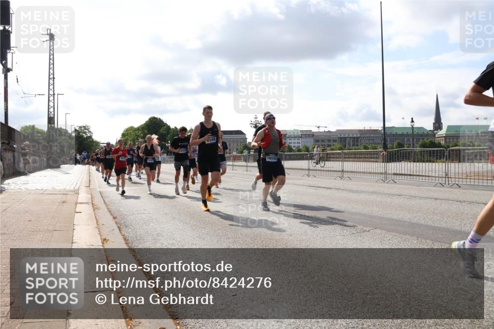 29.06.2025 - hella hamburg halbmarathon Lena Gebhardt http://msf.ph/oto/8424276 29.06.2025 09:52:19 Lombardsbrücke 8560, 9348, 16592, 1057, 1139, 1169, 1220, 1312, 1353, 1468, 1512, 1569, 1604, 1631, 1763, 3305, 3437, 3618, 3697, 3852, 4565, 4871, 4915, 5011, 5014, 5047, 5129, 5231, 5336, 5690, 5987, 6373, 6550, 6700, 6705, 6711, 6770, 7185, 7432, 7710, 7961, 8074, 8359, 8564, 8852, 9348, 9358, 9444, 9547, 9659, 10493, 10691, 10741, 10796, 10978, 11062, 11495, 11679, 11779, 11821, 12046, 12438, 12772, 13403, 13614, 13728, 14257 meine-sportfotos.de