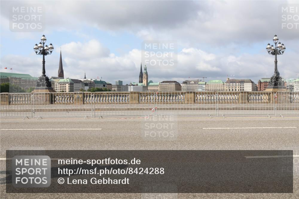 29.06.2025 - hella hamburg halbmarathon Lena Gebhardt http://msf.ph/oto/8424288 29.06.2025 08:58:24 Lombardsbrücke  meine-sportfotos.de