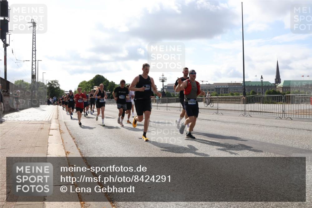29.06.2025 - hella hamburg halbmarathon Lena Gebhardt http://msf.ph/oto/8424291 29.06.2025 09:52:19 Lombardsbrücke 1057, 1139, 1169, 1220, 1312, 1353, 1468, 1512, 1569, 1604, 1631, 1763, 3305, 3437, 3618, 3697, 3852, 4565, 4871, 4915, 5011, 5014, 5047, 5129, 5231, 5336, 5690, 5987, 6373, 6550, 6700, 6705, 6711, 6770, 7185, 7432, 7710, 7961, 8074, 8359, 8564, 8852, 9348, 9358, 9444, 9547, 9659, 10493, 10691, 10741, 10796, 10978, 11062, 11495, 11679, 11779, 11821, 12046, 12438, 12772, 13403, 13614, 13728, 14257 meine-sportfotos.de