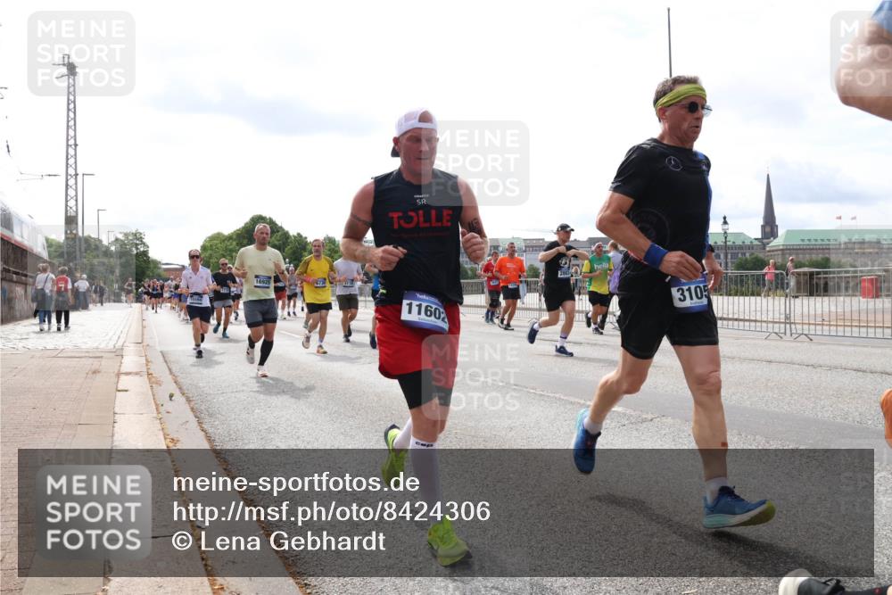 29.06.2025 - hella hamburg halbmarathon Lena Gebhardt http://msf.ph/oto/8424306 29.06.2025 10:19:08 Lombardsbrücke 16925, 6735, 3118, 1160, 2802, 3105, 1332, 1349, 1521, 1718, 1755, 2096, 2311, 2589, 2781, 2795, 2802, 2812, 2821, 2895, 3026, 3105, 3118, 3591, 3592, 3631, 4718, 4722, 4845, 5034, 5049, 5080, 5098, 5178, 5264, 5266, 5323, 5429, 5834, 5910, 6194, 6249, 6413, 6477, 6482, 6542, 6736, 7051, 7121, 7143, 7214, 7252, 8575, 8665, 8761, 8778, 8780, 9252, 9270, 9272, 9276, 9549, 9652, 9756, 9757, 10037, 10039, 10124, 10129, 10467, 10816 meine-sportfotos.de