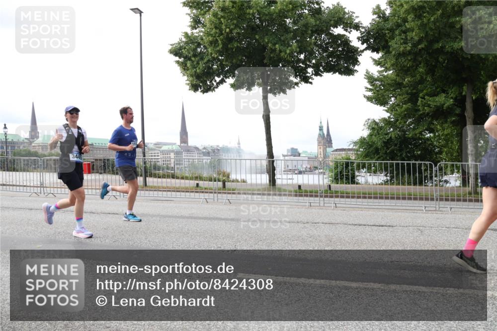 29.06.2025 - hella hamburg halbmarathon Lena Gebhardt http://msf.ph/oto/8424308 29.06.2025 10:28:26 Lombardsbrücke 3445, 3445, 4700, 5369, 5604, 5718, 5847, 5903, 5939, 6102, 6418, 6632, 7497, 7667, 7980, 8215, 8327, 8560, 9642, 9653, 9654, 9716, 9855, 10434, 11692, 11739, 12780, 12842, 13045, 13296, 13400, 13568, 13678, 14017, 14155, 15123, 15256, 15608, 16125, 16643, 18256, 18293, 18604, 19180 meine-sportfotos.de