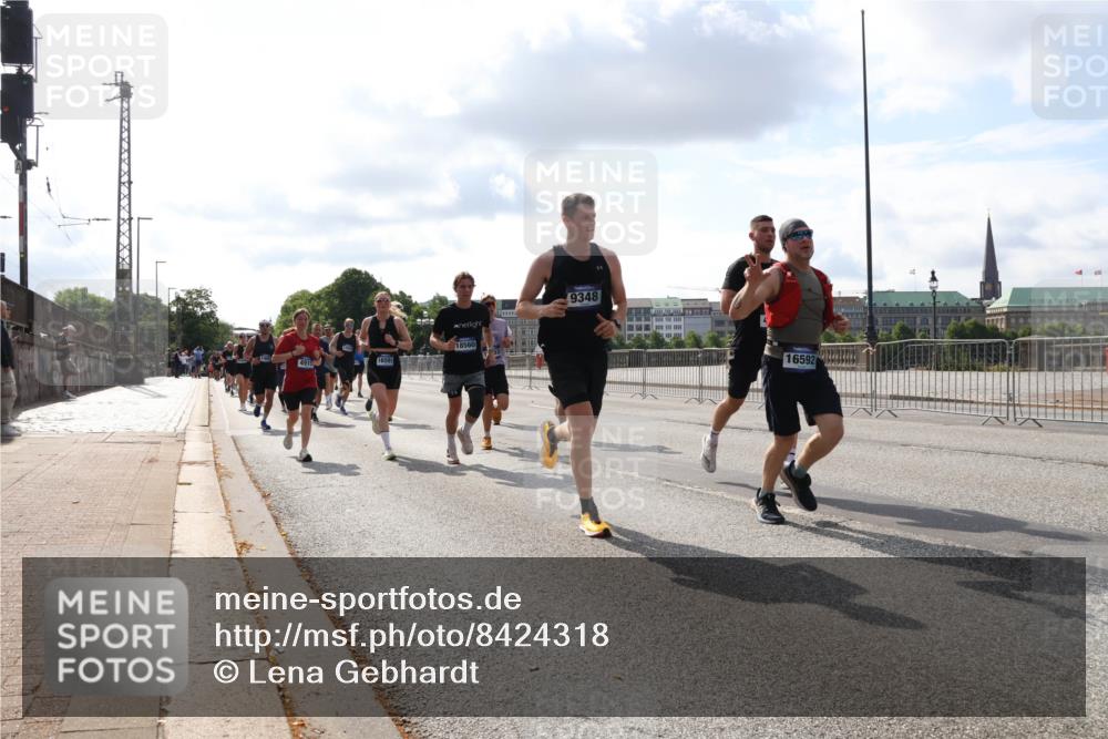 29.06.2025 - hella hamburg halbmarathon Lena Gebhardt http://msf.ph/oto/8424318 29.06.2025 09:52:20 Lombardsbrücke 4919, 16591, 18560, 33, 9348, 16592, 1057, 1139, 1169, 1220, 1312, 1353, 1468, 1512, 1569, 1604, 1631, 1763, 3305, 3618, 3697, 3852, 4565, 4871, 4915, 5011, 5014, 5047, 5129, 5231, 5336, 5690, 5987, 6373, 6550, 6700, 6705, 6711, 6770, 7067, 7185, 7432, 7710, 7865, 7961, 8074, 8359, 8564, 8852, 9348, 9358, 9444, 9547, 9659, 10493, 10691, 10741, 10796, 10978, 11062, 11495, 11679, 11779, 11821, 12046, 12438, 12772, 13403, 13614, 13728, 14257 meine-sportfotos.de