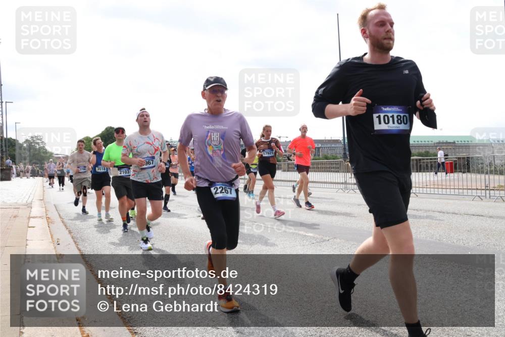 29.06.2025 - hella hamburg halbmarathon Lena Gebhardt http://msf.ph/oto/8424319 29.06.2025 10:43:15 Lombardsbrücke 3518, 2103, 967, 17921, 2267, 10180, 1149, 1155, 1467, 1788, 1816, 1878, 1964, 2103, 2158, 2267, 2361, 2450, 2509, 2971, 3074, 3238, 3283, 3329, 3378, 3518, 3638, 3764, 4056, 4105, 4177, 4302, 4367, 4385, 4680, 5067, 5268, 5370, 5610, 5720, 5755, 5967, 6012, 6096, 6440, 6931, 7043, 7461, 7872, 7926, 8135, 8161, 8184, 8233, 8408, 8435, 8795, 8991, 9072, 9304, 9378, 9639, 9641, 9644, 9976, 10008, 10083, 10180, 10200, 10202, 11142, 11710, 12151, 13049 meine-sportfotos.de