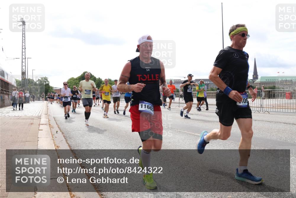 29.06.2025 - hella hamburg halbmarathon Lena Gebhardt http://msf.ph/oto/8424322 29.06.2025 10:19:08 Lombardsbrücke 1711, 15594, 16925, 6736, 1160, 2802, 05, 1332, 1349, 1521, 1718, 1755, 2096, 2311, 2589, 2781, 2795, 2802, 2812, 2821, 2895, 3026, 3105, 3118, 3591, 3592, 3631, 4718, 4722, 4845, 5034, 5049, 5080, 5098, 5178, 5264, 5266, 5323, 5429, 5834, 5910, 6194, 6249, 6413, 6477, 6482, 6542, 6736, 7051, 7121, 7143, 7214, 7252, 8575, 8665, 8761, 8778, 8780, 9252, 9270, 9272, 9276, 9549, 9652, 9756, 9757, 10037, 10039, 10124, 10129, 10467, 10816 meine-sportfotos.de