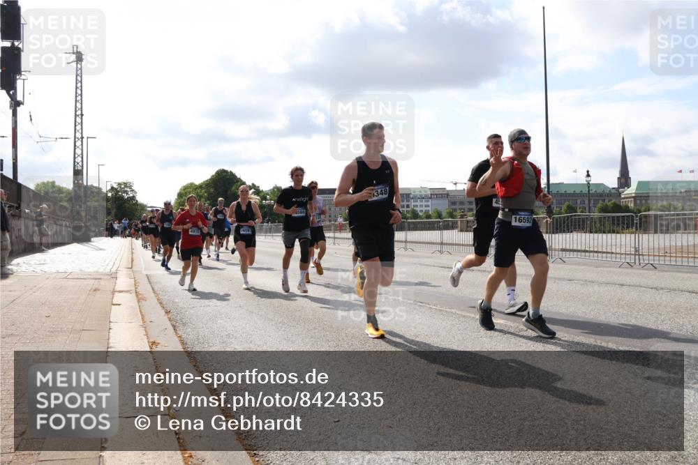 29.06.2025 - hella hamburg halbmarathon Lena Gebhardt http://msf.ph/oto/8424335 29.06.2025 09:52:20 Lombardsbrücke 4915, 16591, 348, 16592, 1057, 1139, 1169, 1220, 1312, 1353, 1468, 1512, 1569, 1604, 1631, 1763, 3305, 3618, 3697, 3852, 4565, 4871, 4915, 5011, 5014, 5047, 5129, 5231, 5336, 5690, 5987, 6373, 6550, 6700, 6705, 6711, 6770, 7067, 7185, 7432, 7710, 7865, 7961, 8074, 8359, 8564, 8852, 9348, 9358, 9444, 9547, 9659, 10493, 10691, 10741, 10796, 10978, 11062, 11495, 11679, 11779, 11821, 12046, 12438, 12772, 13403, 13614, 13728, 14257 meine-sportfotos.de