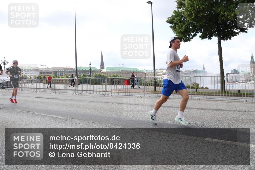 29.06.2025 - hella hamburg halbmarathon Lena Gebhardt http://msf.ph/oto/8424336 29.06.2025 10:06:18 Lombardsbrücke 10781, 138, 1229, 1245, 1448, 1766, 1830, 1842, 3062, 4169, 4542, 4666, 4868, 5431, 6014, 6314, 6664, 7138, 7741, 8051, 8316, 9361, 9560, 10214, 10297, 10736, 10781, 13042, 13054, 13481, 13863, 14369, 14987, 15113, 15145, 15229, 15462, 15537, 15766, 15772, 15858, 16441, 16687, 17059, 17239, 17746, 17885, 18042, 18575, 18577, 18768, 18857, 18910, 18913, 18966 meine-sportfotos.de