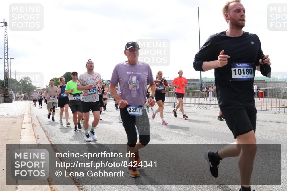 29.06.2025 - hella hamburg halbmarathon Lena Gebhardt http://msf.ph/oto/8424341 29.06.2025 10:43:15 Lombardsbrücke 13786, 3510, 5967, 17921, 2103, 2267, 10180, 1149, 1155, 1467, 1788, 1816, 1878, 1964, 2103, 2158, 2267, 2361, 2450, 2509, 2971, 3074, 3238, 3283, 3329, 3378, 3518, 3638, 3764, 4056, 4105, 4177, 4302, 4367, 4385, 4680, 5067, 5268, 5370, 5610, 5720, 5755, 5967, 6012, 6096, 6440, 6931, 7043, 7461, 7872, 7926, 8135, 8161, 8184, 8233, 8408, 8435, 8795, 8991, 9072, 9304, 9378, 9639, 9641, 9644, 9976, 10008, 10083, 10180, 10200, 10202, 11142, 11710, 12151, 13049 meine-sportfotos.de