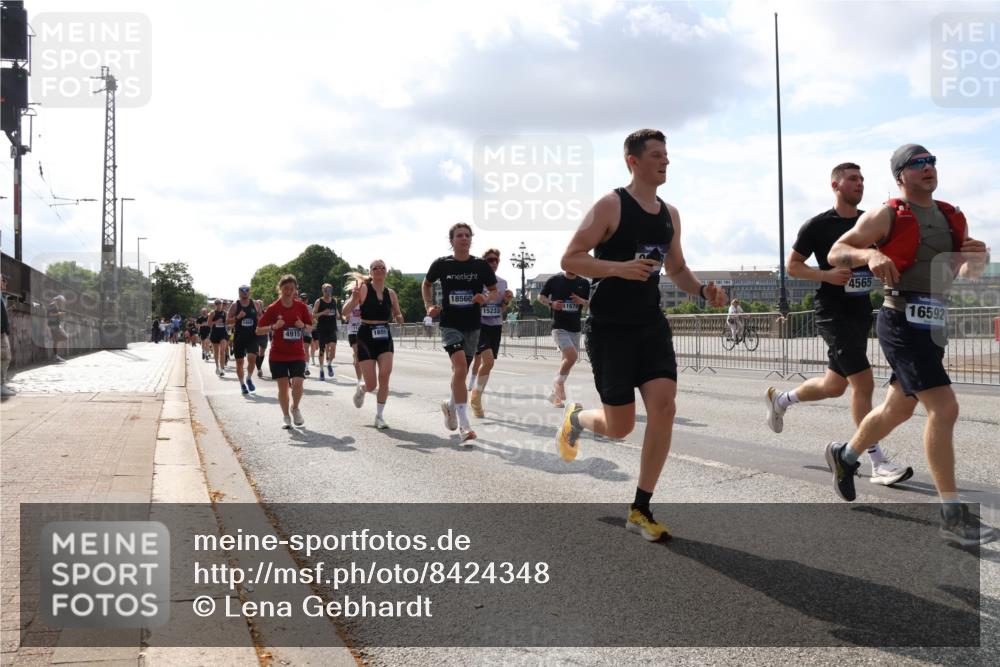 29.06.2025 - hella hamburg halbmarathon Lena Gebhardt http://msf.ph/oto/8424348 29.06.2025 09:52:20 Lombardsbrücke 1451, 4915, 1659, 18560, 15233, 1679, 4565, 16592, 1057, 1139, 1169, 1220, 1312, 1353, 1468, 1512, 1569, 1604, 1631, 1763, 3305, 3618, 3697, 3852, 4565, 4871, 4915, 5011, 5014, 5047, 5129, 5231, 5336, 5690, 5987, 6373, 6550, 6700, 6705, 6711, 6770, 7067, 7185, 7432, 7710, 7865, 7961, 8074, 8359, 8564, 8852, 9348, 9358, 9444, 9547, 9659, 10493, 10691, 10741, 10796, 10978, 11062, 11495, 11679, 11779, 11821, 12046, 12438, 12772, 13403, 13614, 13728, 14257 meine-sportfotos.de