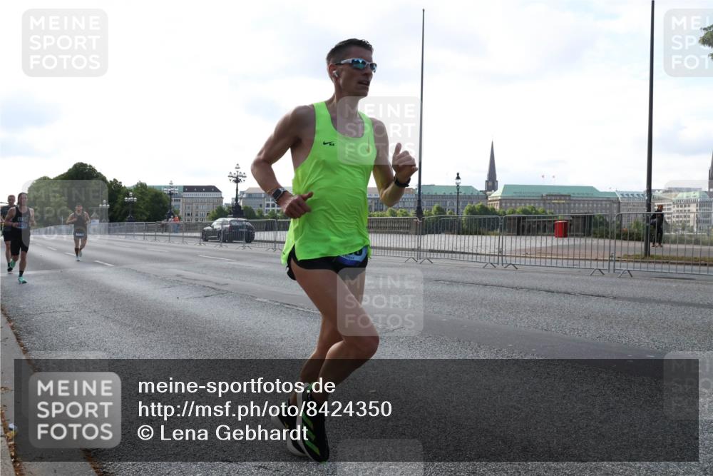 29.06.2025 - hella hamburg halbmarathon Lena Gebhardt http://msf.ph/oto/8424350 29.06.2025 09:43:30 Lombardsbrücke 2075, 1271, 2075, 2180, 2203, 4338, 5301, 6090, 7380, 8318, 9097, 9385, 9565, 9767, 9804, 10351, 10867, 11994, 12341, 13374, 13941, 14728, 14757, 15023, 15136, 15483, 15671, 17893, 18037, 18328, 18693, 18695, 18763, 18989 meine-sportfotos.de