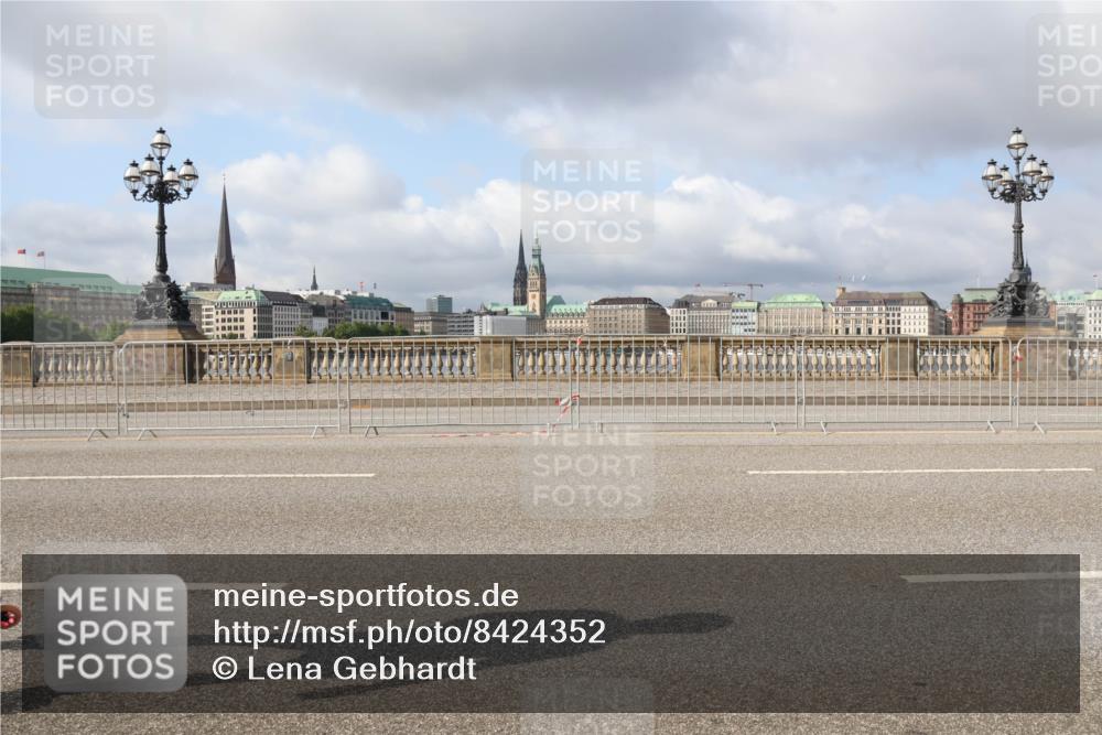 29.06.2025 - hella hamburg halbmarathon Lena Gebhardt http://msf.ph/oto/8424352 29.06.2025 08:58:25 Lombardsbrücke  meine-sportfotos.de