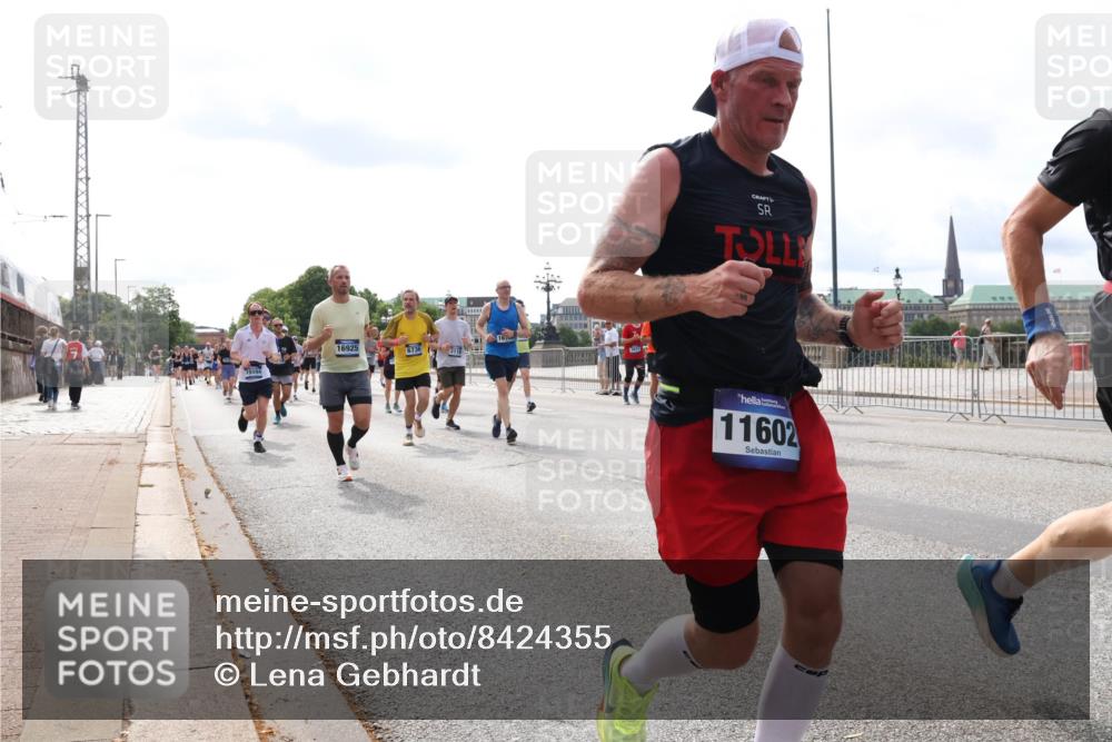 29.06.2025 - hella hamburg halbmarathon Lena Gebhardt http://msf.ph/oto/8424355 29.06.2025 10:19:08 Lombardsbrücke 16925, 6736, 167, 11602, 1332, 1349, 1521, 1718, 1755, 2096, 2311, 2589, 2781, 2795, 2802, 2812, 2821, 2895, 3026, 3105, 3118, 3591, 3592, 3631, 4718, 4722, 4845, 5034, 5049, 5080, 5098, 5178, 5264, 5266, 5323, 5429, 5834, 5910, 6194, 6249, 6413, 6477, 6482, 6542, 6736, 7051, 7121, 7143, 7214, 7252, 8575, 8665, 8761, 8778, 8780, 9252, 9270, 9272, 9276, 9549, 9652, 9756, 9757, 10037, 10039, 10124, 10129, 10467, 10816 meine-sportfotos.de