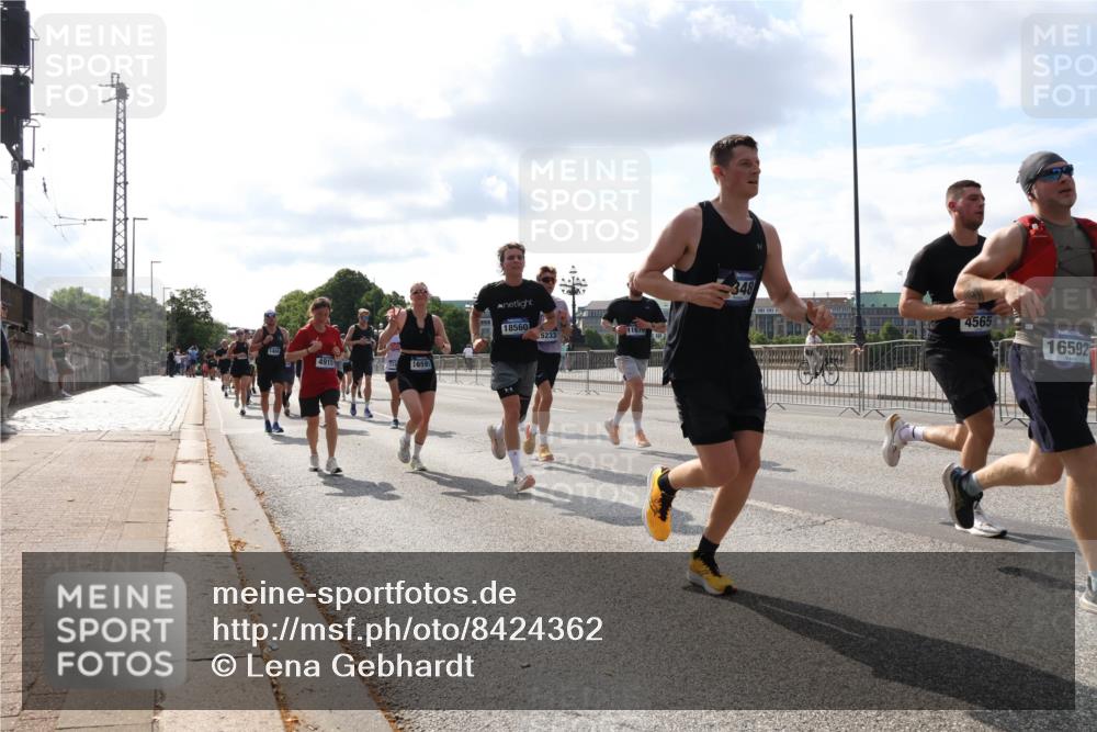 29.06.2025 - hella hamburg halbmarathon Lena Gebhardt http://msf.ph/oto/8424362 29.06.2025 09:52:20 Lombardsbrücke 4915, 16591, 18560, 11679, 5233, 348, 4565, 16592, 1057, 1139, 1169, 1220, 1312, 1353, 1468, 1512, 1569, 1604, 1631, 1763, 3305, 3618, 3697, 3852, 4565, 4871, 4915, 5011, 5014, 5047, 5129, 5231, 5336, 5690, 5987, 6373, 6550, 6700, 6705, 6711, 6770, 7067, 7185, 7432, 7710, 7865, 7961, 8074, 8359, 8564, 8852, 9348, 9358, 9444, 9547, 9659, 10493, 10691, 10741, 10796, 10978, 11062, 11495, 11679, 11779, 11821, 12046, 12438, 12772, 13403, 13614, 13728, 14257 meine-sportfotos.de