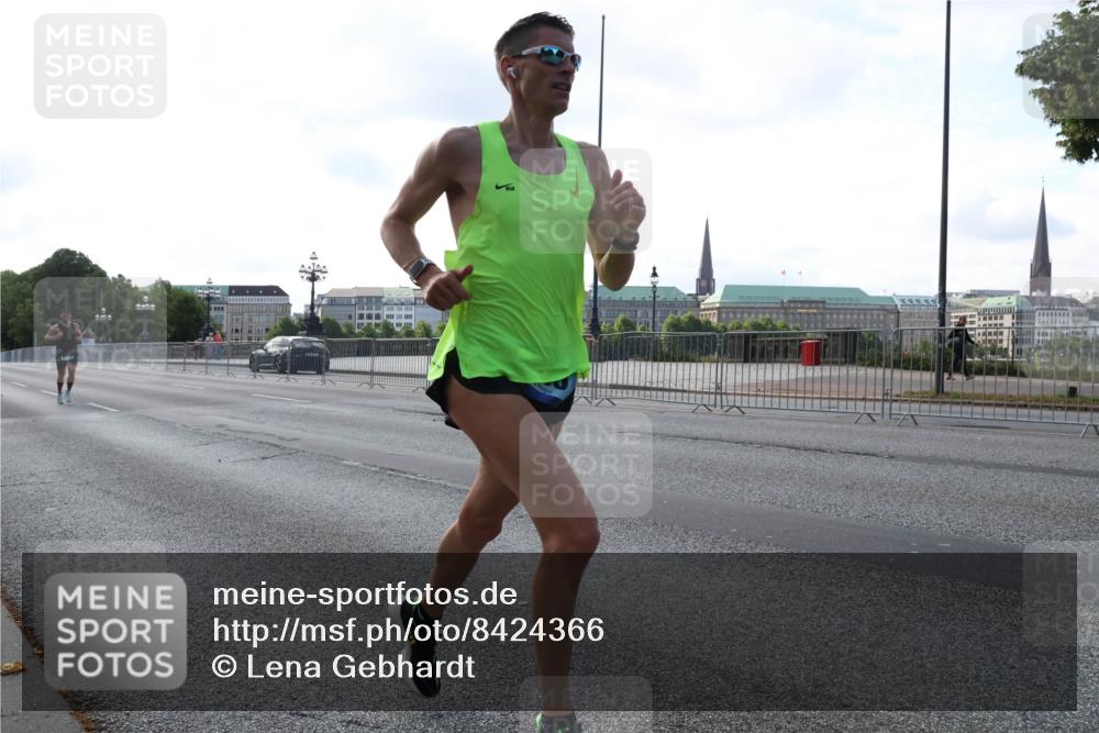 29.06.2025 - hella hamburg halbmarathon Lena Gebhardt http://msf.ph/oto/8424366 29.06.2025 09:43:30 Lombardsbrücke 66666, 1271, 2075, 2180, 2203, 4338, 5301, 6090, 7380, 8318, 9097, 9385, 9565, 9767, 9804, 10351, 10867, 11994, 12341, 13374, 13941, 14728, 14757, 15023, 15136, 15483, 15671, 17893, 18037, 18328, 18693, 18695, 18763, 18989 meine-sportfotos.de