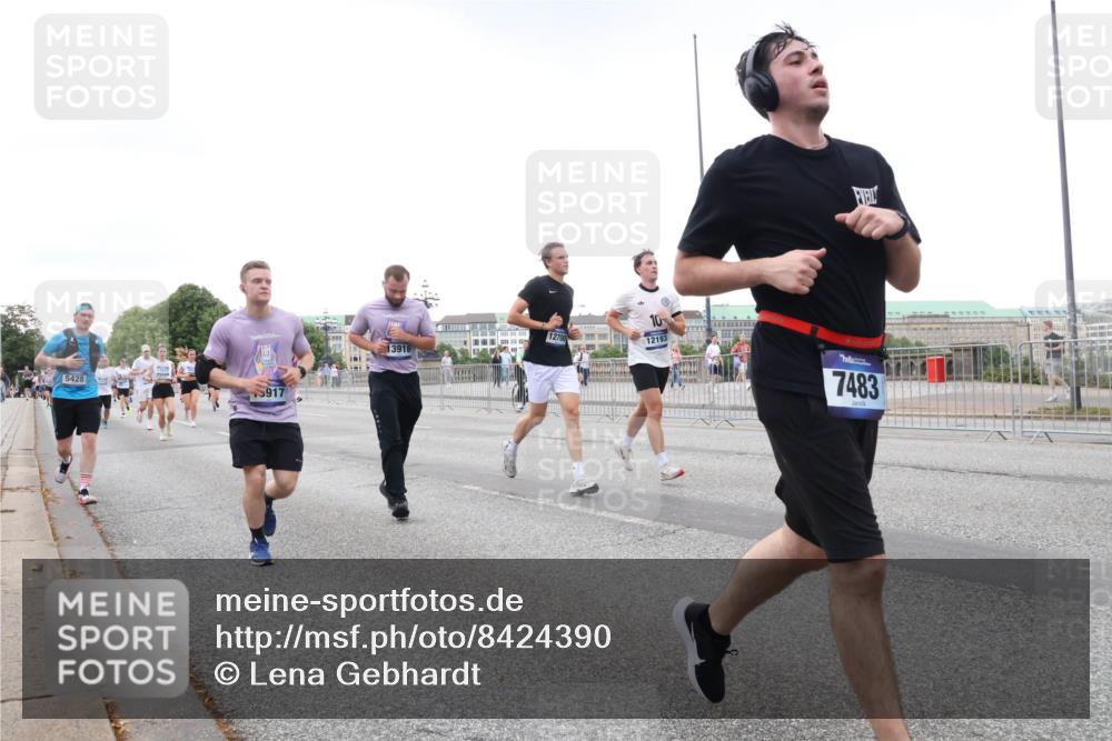 29.06.2025 - hella hamburg halbmarathon Lena Gebhardt http://msf.ph/oto/8424390 29.06.2025 10:53:19 Lombardsbrücke 5428, 917, 13916, 12700, 10, 12193, 7483, 1340, 1709, 1900, 1906, 1984, 2065, 2291, 2409, 2429, 2701, 2988, 3226, 3787, 4195, 4595, 4626, 4729, 5428, 5562, 5815, 5857, 6041, 6044, 6135, 6306, 6521, 7068, 7483, 7537, 7611, 7681, 7737, 7876, 8189, 8212, 8414, 8515, 8906, 9077, 9456, 9545, 9685, 9764, 9785, 10043, 10055, 10175, 10417, 10490, 10568, 10661, 11520, 11524, 11919, 12127, 12128, 12193, 12219, 12700, 13489, 13916, 13917, 14038, 14765, 14807, 14977, 14979, 16137 meine-sportfotos.de