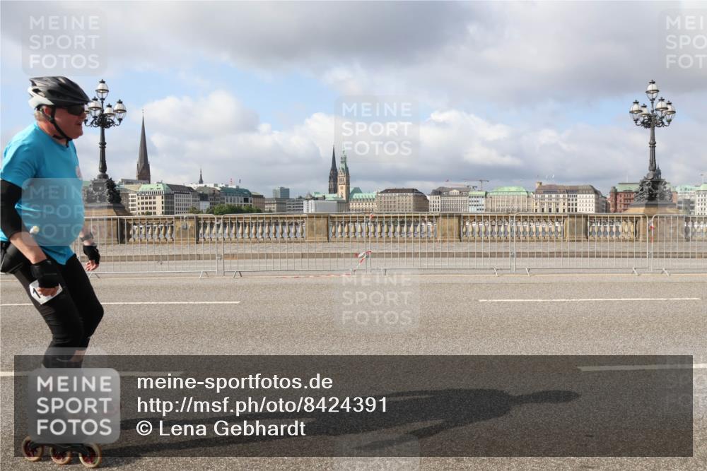 29.06.2025 - hella hamburg halbmarathon Lena Gebhardt http://msf.ph/oto/8424391 29.06.2025 08:58:25 Lombardsbrücke  meine-sportfotos.de