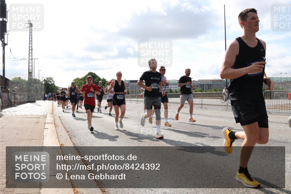 29.06.2025 - hella hamburg halbmarathon Lena Gebhardt http://msf.ph/oto/8424392 29.06.2025 09:52:21 Lombardsbrücke 4915, 149, 16591, 8560, 1167, 1057, 1139, 1169, 1220, 1312, 1353, 1468, 1512, 1569, 1604, 1631, 1763, 3305, 3618, 3697, 3852, 4565, 4871, 4915, 5011, 5014, 5047, 5129, 5231, 5336, 5690, 5987, 6373, 6550, 6700, 6705, 6711, 6770, 7067, 7185, 7432, 7710, 7865, 7961, 8074, 8359, 8564, 8852, 9348, 9358, 9444, 9547, 9659, 10493, 10691, 10741, 10796, 10978, 11062, 11495, 11679, 11779, 11821, 12046, 12438, 12772, 13403, 13614, 13728, 14257 meine-sportfotos.de