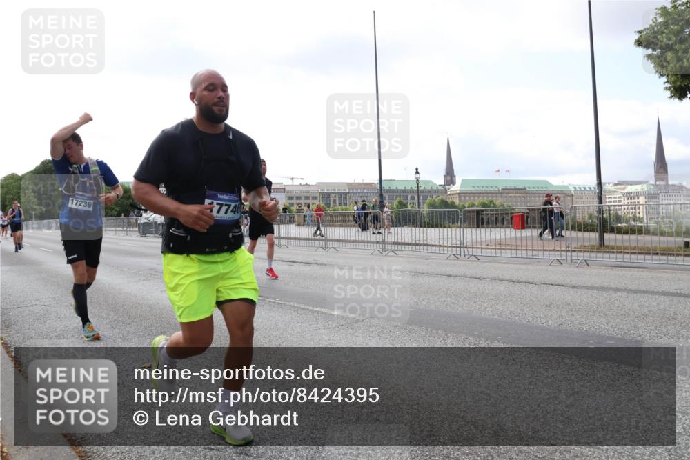 29.06.2025 - hella hamburg halbmarathon Lena Gebhardt http://msf.ph/oto/8424395 29.06.2025 10:06:18 Lombardsbrücke 17239, 7746, 1229, 1245, 1448, 1766, 1830, 1842, 3062, 4169, 4542, 4666, 4868, 5431, 6014, 6314, 6664, 7138, 7741, 8051, 8316, 9361, 9560, 10214, 10297, 10736, 10781, 13042, 13054, 13481, 13863, 14369, 14987, 15113, 15145, 15229, 15462, 15537, 15766, 15772, 15858, 16441, 16687, 17059, 17239, 17746, 17885, 18042, 18575, 18577, 18768, 18857, 18910, 18913, 18966 meine-sportfotos.de