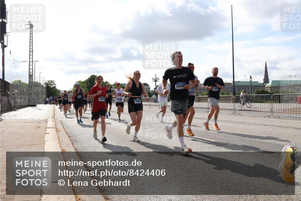 29.06.2025 - hella hamburg halbmarathon Lena Gebhardt http://msf.ph/oto/8424406 29.06.2025 09:52:21 Lombardsbrücke 1468, 4915, 11495, 1659, 18560, 11679, 1057, 1139, 1169, 1220, 1312, 1353, 1468, 1512, 1569, 1604, 1631, 1763, 3305, 3618, 3697, 3852, 4565, 4871, 4915, 5011, 5014, 5047, 5129, 5231, 5336, 5690, 5987, 6373, 6550, 6700, 6705, 6711, 6770, 7067, 7185, 7432, 7710, 7865, 7961, 8074, 8359, 8564, 8852, 9348, 9358, 9444, 9547, 9659, 10493, 10691, 10741, 10796, 10978, 11062, 11495, 11679, 11779, 11821, 12046, 12438, 12772, 13403, 13614, 13728, 14257 meine-sportfotos.de