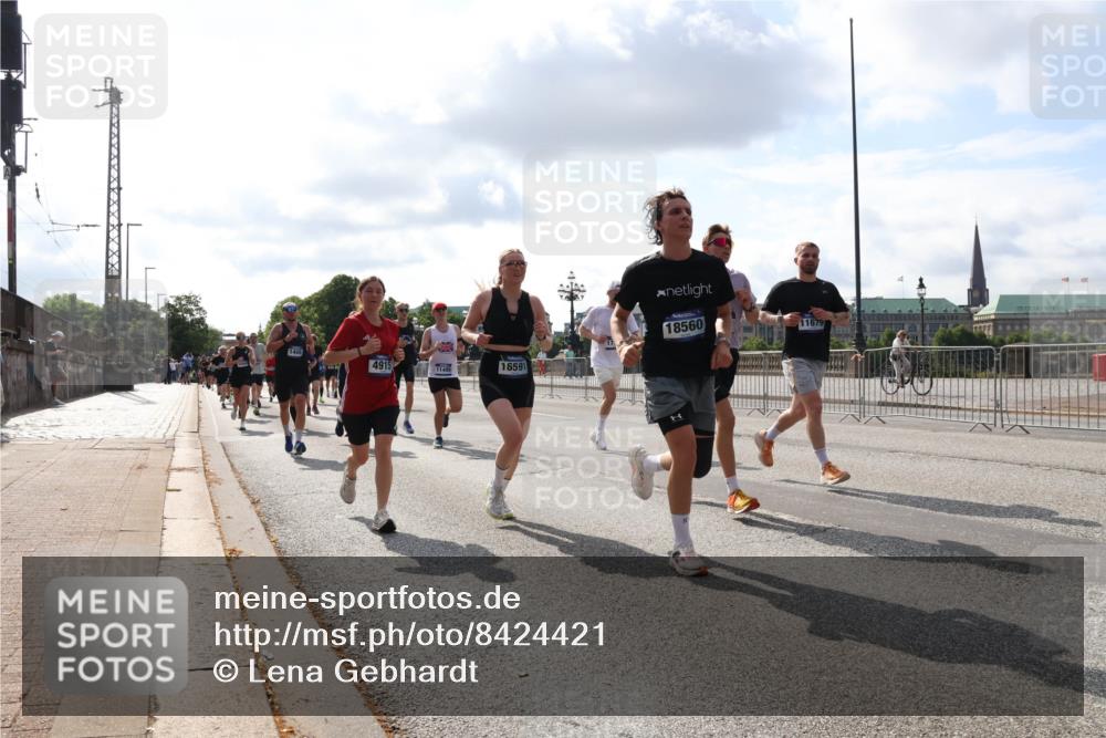 29.06.2025 - hella hamburg halbmarathon Lena Gebhardt http://msf.ph/oto/8424421 29.06.2025 09:52:21 Lombardsbrücke 4915, 11495, 16591, 18560, 11679, 1057, 1139, 1169, 1220, 1312, 1353, 1468, 1512, 1569, 1604, 1631, 1763, 3305, 3618, 3697, 3852, 4565, 4871, 4915, 5011, 5014, 5047, 5129, 5231, 5336, 5690, 5987, 6373, 6550, 6700, 6705, 6711, 6770, 7067, 7185, 7432, 7710, 7865, 7961, 8074, 8359, 8564, 8852, 9348, 9358, 9444, 9547, 9659, 10493, 10691, 10741, 10796, 10978, 11062, 11495, 11679, 11779, 11821, 12046, 12438, 12772, 13403, 13614, 13728, 14257 meine-sportfotos.de