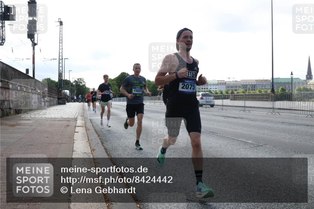 29.06.2025 - hella hamburg halbmarathon Lena Gebhardt http://msf.ph/oto/8424442 29.06.2025 09:43:32 Lombardsbrücke 7893, 2025, 15023, 2075, 1271, 2075, 2180, 2203, 4338, 5301, 6090, 7380, 8318, 9097, 9385, 9565, 9767, 9804, 10351, 10867, 11994, 12341, 13374, 13941, 14728, 14757, 15023, 15136, 15483, 15671, 17893, 18037, 18328, 18693, 18695, 18763, 18832, 18989 meine-sportfotos.de