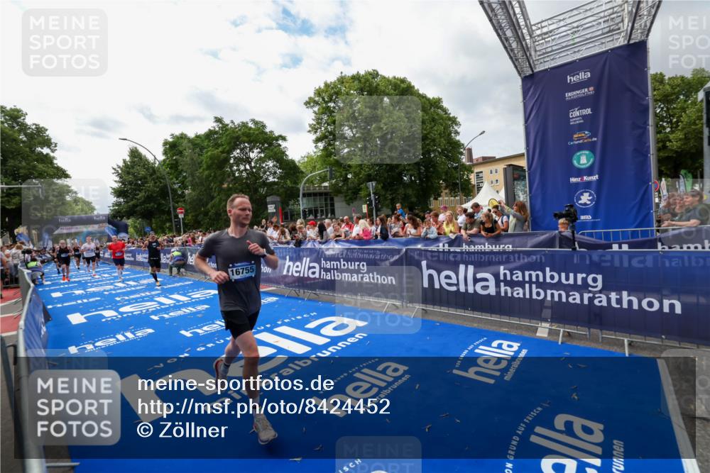 29.06.2025 - hella hamburg halbmarathon Zöllner http://msf.ph/oto/8424452 29.06.2025 10:33:49 Ziel 1743, 2228, 2243, 2746, 4246, 5193, 13771, 14310, 14466, 16243, 16755 meine-sportfotos.de