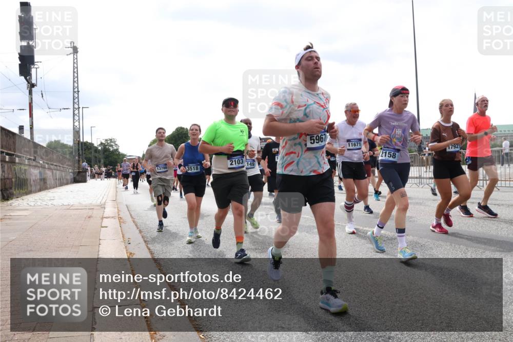 29.06.2025 - hella hamburg halbmarathon Lena Gebhardt http://msf.ph/oto/8424462 29.06.2025 10:43:16 Lombardsbrücke 13786, 3518, 2103, 149, 5967, 11671, 2158, 21, 17921, 1149, 1155, 1467, 1788, 1816, 1878, 1964, 2103, 2158, 2267, 2361, 2450, 2509, 2971, 3074, 3238, 3283, 3329, 3378, 3518, 3638, 3764, 4056, 4105, 4177, 4302, 4367, 4385, 4680, 5067, 5268, 5370, 5610, 5720, 5755, 5967, 6012, 6096, 6226, 6440, 6931, 7043, 7461, 7872, 7926, 8135, 8161, 8184, 8233, 8408, 8435, 8795, 8991, 9072, 9304, 9378, 9639, 9641, 9644, 9976, 10008, 10083, 10180, 10200, 10202, 11142, 11710, 12151, 13049 meine-sportfotos.de