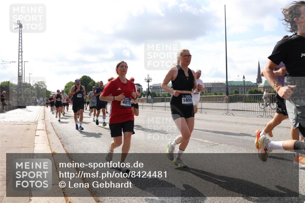 29.06.2025 - hella hamburg halbmarathon Lena Gebhardt http://msf.ph/oto/8424481 29.06.2025 09:52:22 Lombardsbrücke 1468, 4915, 1659, 1057, 1139, 1169, 1220, 1312, 1353, 1468, 1512, 1569, 1604, 1631, 1763, 3305, 3618, 3697, 3852, 4565, 4871, 4915, 5011, 5014, 5047, 5129, 5231, 5336, 5690, 5987, 6373, 6550, 6700, 6705, 6711, 6770, 7067, 7185, 7432, 7710, 7865, 7961, 8074, 8359, 8564, 8852, 9348, 9358, 9444, 9547, 9659, 10493, 10691, 10741, 10796, 10978, 11062, 11495, 11679, 11779, 11821, 12046, 12438, 12772, 13403, 13614, 13728, 14257 meine-sportfotos.de