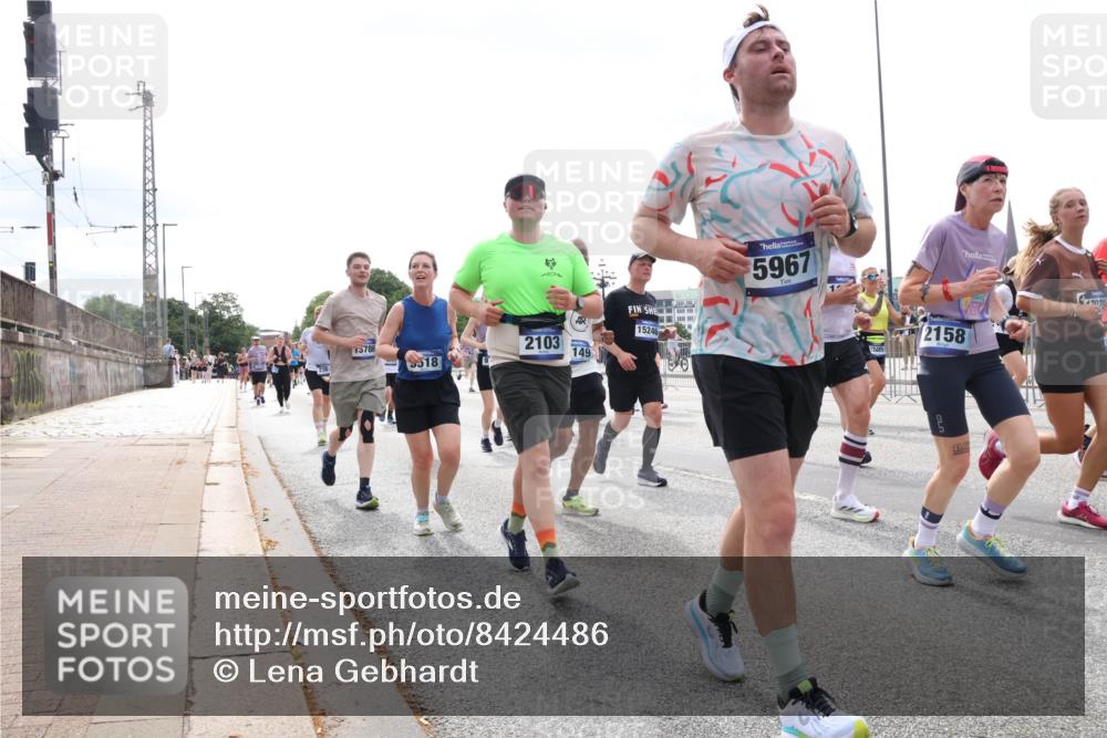 29.06.2025 - hella hamburg halbmarathon Lena Gebhardt http://msf.ph/oto/8424486 29.06.2025 10:43:16 Lombardsbrücke 15786, 2103, 9518, 149, 15246, 5967, 2158, 21, 1, 7021, 1149, 1155, 1467, 1788, 1816, 1878, 1964, 2103, 2158, 2267, 2361, 2450, 2509, 2971, 3074, 3238, 3283, 3329, 3378, 3518, 3638, 3764, 4056, 4105, 4177, 4302, 4367, 4385, 4680, 5067, 5268, 5370, 5610, 5720, 5755, 5967, 6012, 6096, 6226, 6440, 6931, 7043, 7461, 7872, 7926, 8135, 8161, 8184, 8233, 8408, 8435, 8795, 8991, 9072, 9304, 9378, 9639, 9641, 9644, 9976, 10008, 10083, 10180, 10200, 10202, 11142, 11710, 12151, 13049 meine-sportfotos.de