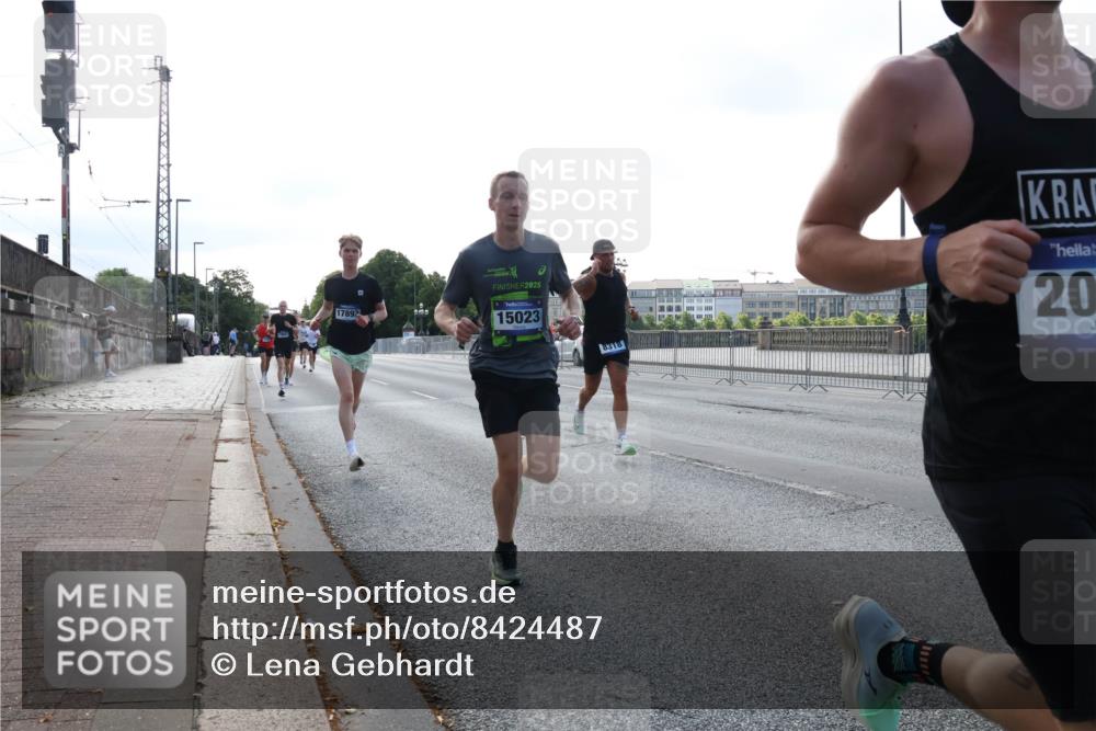 29.06.2025 - hella hamburg halbmarathon Lena Gebhardt http://msf.ph/oto/8424487 29.06.2025 09:43:33 Lombardsbrücke 17892, 2025, 15023, 8318, 20, 1271, 2075, 2180, 2203, 4338, 5301, 6090, 7380, 8318, 9097, 9385, 9565, 9767, 9804, 10351, 10867, 11994, 12341, 13374, 13941, 14728, 14757, 15023, 15136, 15483, 15671, 17040, 17893, 18037, 18328, 18693, 18695, 18763, 18832, 18989 meine-sportfotos.de