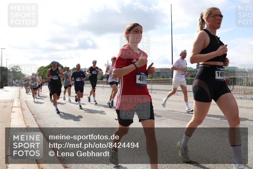 29.06.2025 - hella hamburg halbmarathon Lena Gebhardt http://msf.ph/oto/8424494 29.06.2025 09:52:22 Lombardsbrücke 1468, 1139, 12046, 11495, 4915, 179, 165, 1057, 1139, 1169, 1220, 1312, 1353, 1468, 1512, 1569, 1604, 1631, 1763, 3305, 3618, 3697, 3852, 4565, 4871, 4915, 5011, 5014, 5047, 5129, 5231, 5336, 5690, 5987, 6373, 6550, 6700, 6705, 6711, 6770, 7067, 7185, 7432, 7710, 7865, 7961, 8074, 8359, 8564, 8852, 9348, 9358, 9444, 9547, 9659, 10493, 10691, 10741, 10796, 10978, 11062, 11495, 11679, 11779, 11821, 12046, 12438, 12772, 13403, 13614, 13728, 14257 meine-sportfotos.de
