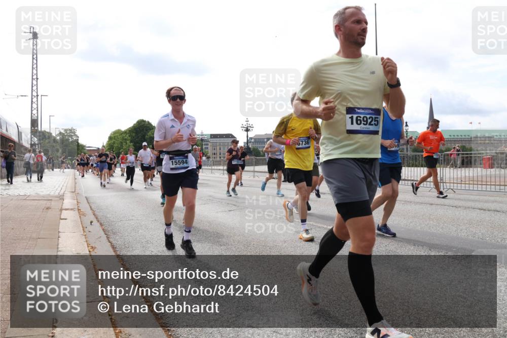 29.06.2025 - hella hamburg halbmarathon Lena Gebhardt http://msf.ph/oto/8424504 29.06.2025 10:19:10 Lombardsbrücke 15594, 1773532, 6736, 16925, 1332, 1349, 1521, 1718, 1755, 2017, 2096, 2311, 2589, 2781, 2795, 2802, 2812, 2821, 2895, 3026, 3105, 3118, 3591, 3592, 3631, 4718, 4722, 4845, 5034, 5049, 5080, 5098, 5178, 5264, 5266, 5323, 5429, 5834, 6194, 6249, 6413, 6477, 6482, 6542, 6736, 7051, 7121, 7143, 7214, 7252, 8575, 8761, 8778, 8780, 9252, 9270, 9272, 9549, 9652, 9756, 9757, 9856, 10037, 10039, 10124, 10129, 10467, 10816 meine-sportfotos.de