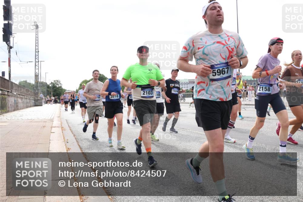 29.06.2025 - hella hamburg halbmarathon Lena Gebhardt http://msf.ph/oto/8424507 29.06.2025 10:43:16 Lombardsbrücke 786, 3518, 2103, 149, 15246, 5967, 571, 2158, 170, 211, 1149, 1155, 1467, 1788, 1816, 1878, 1964, 2103, 2158, 2267, 2361, 2450, 2509, 2971, 3074, 3238, 3283, 3329, 3378, 3518, 3638, 3764, 4056, 4105, 4177, 4302, 4367, 4385, 4680, 5067, 5268, 5370, 5610, 5720, 5755, 5967, 6012, 6096, 6226, 6440, 6931, 7043, 7461, 7872, 7926, 8135, 8161, 8184, 8233, 8408, 8435, 8795, 8991, 9072, 9304, 9378, 9639, 9641, 9644, 9976, 10008, 10083, 10180, 10200, 10202, 11142, 11710, 12151, 13049 meine-sportfotos.de