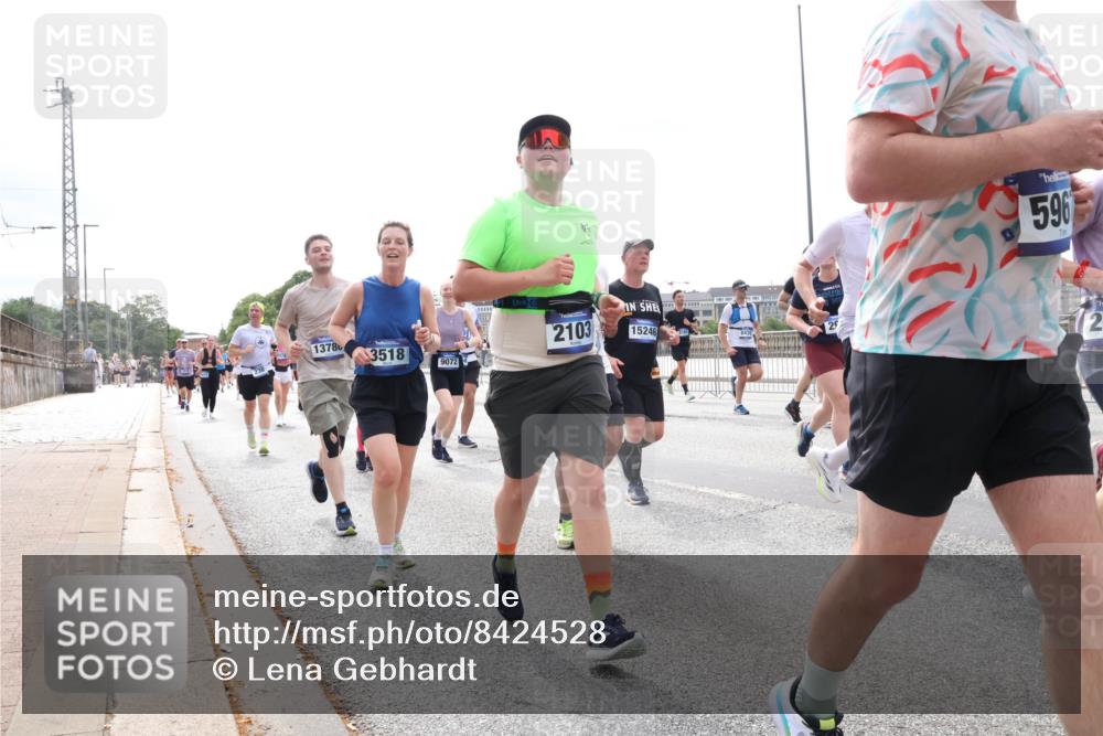 29.06.2025 - hella hamburg halbmarathon Lena Gebhardt http://msf.ph/oto/8424528 29.06.2025 10:43:16 Lombardsbrücke 1378, 3518, 9072, 596, 2103, 15246, 25, 12, 1149, 1155, 1467, 1788, 1816, 1878, 1964, 2103, 2158, 2267, 2361, 2450, 2509, 2971, 3074, 3238, 3283, 3329, 3378, 3518, 3638, 3764, 4056, 4105, 4177, 4302, 4367, 4385, 4680, 5067, 5268, 5370, 5610, 5720, 5755, 5967, 6012, 6096, 6226, 6440, 6931, 7043, 7461, 7872, 7926, 8135, 8161, 8184, 8233, 8408, 8435, 8795, 8991, 9072, 9304, 9378, 9639, 9641, 9644, 9976, 10008, 10083, 10180, 10200, 10202, 11142, 11710, 12151, 13049 meine-sportfotos.de