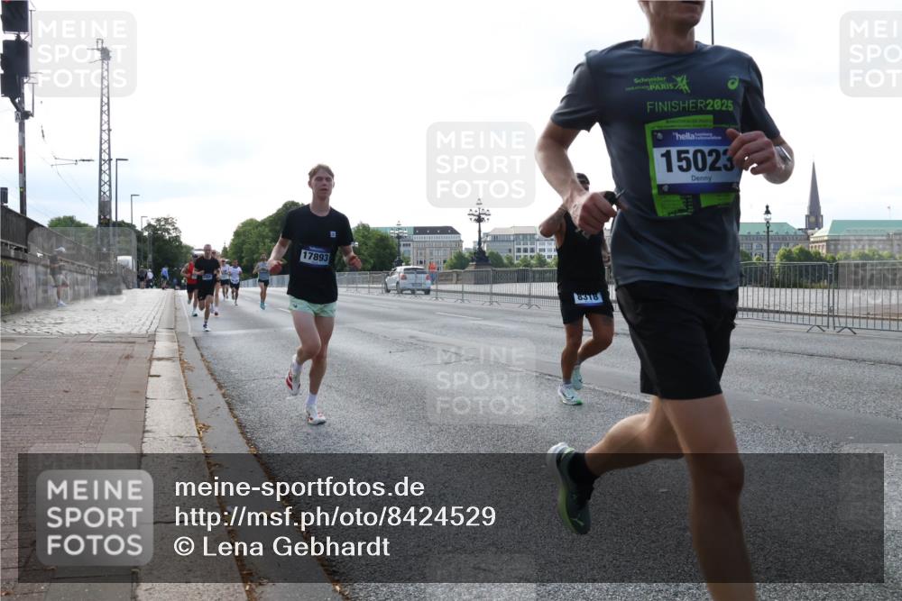 29.06.2025 - hella hamburg halbmarathon Lena Gebhardt http://msf.ph/oto/8424529 29.06.2025 09:43:33 Lombardsbrücke 17893, 8318, 2025, 15023, 1271, 2075, 2180, 2203, 4338, 5301, 6090, 7380, 8318, 9097, 9385, 9565, 9767, 9804, 10351, 10867, 11994, 12341, 13374, 13941, 14728, 14757, 15023, 15136, 15483, 15671, 17040, 17893, 18037, 18328, 18693, 18695, 18763, 18832, 18989 meine-sportfotos.de