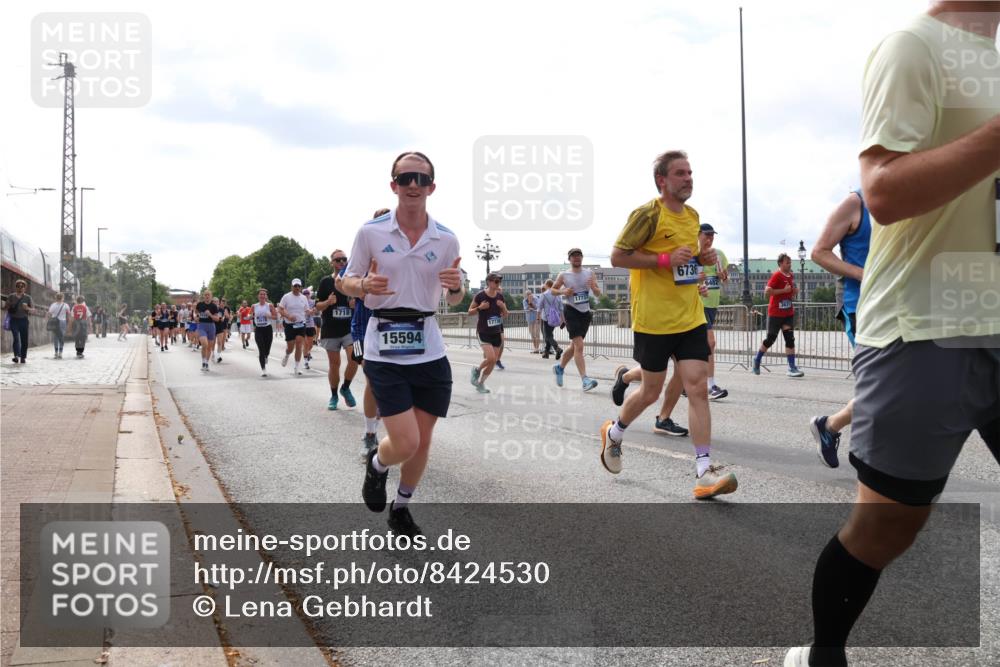 29.06.2025 - hella hamburg halbmarathon Lena Gebhardt http://msf.ph/oto/8424530 29.06.2025 10:19:10 Lombardsbrücke 1718, 15594, 17736, 17737, 6736, 6482, 1332, 1349, 1521, 1718, 1755, 2017, 2096, 2311, 2589, 2781, 2795, 2802, 2812, 2821, 2895, 3026, 3105, 3118, 3591, 3592, 3631, 4718, 4722, 4845, 5034, 5049, 5080, 5098, 5178, 5264, 5266, 5323, 5429, 5834, 6194, 6249, 6413, 6477, 6482, 6542, 6736, 7051, 7121, 7143, 7214, 7252, 8575, 8761, 8778, 8780, 9252, 9270, 9272, 9549, 9652, 9756, 9757, 9856, 10037, 10039, 10124, 10129, 10467, 10816 meine-sportfotos.de
