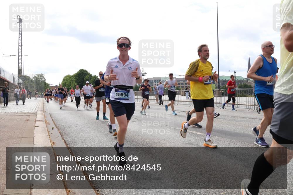 29.06.2025 - hella hamburg halbmarathon Lena Gebhardt http://msf.ph/oto/8424545 29.06.2025 10:19:11 Lombardsbrücke 1718, 15594, 17737, 1332, 1349, 1521, 1708, 1718, 1755, 2017, 2096, 2311, 2589, 2781, 2795, 2802, 2812, 2821, 2895, 3026, 3105, 3118, 3591, 3592, 3631, 4718, 4722, 4845, 5034, 5080, 5098, 5178, 5264, 5266, 5323, 5429, 5449, 5834, 6194, 6249, 6413, 6477, 6482, 6542, 6736, 7051, 7121, 7143, 7252, 8575, 8761, 8778, 8780, 9252, 9270, 9272, 9549, 9652, 9756, 9757, 9856, 10037, 10039, 10124, 10129, 10467, 10816 meine-sportfotos.de