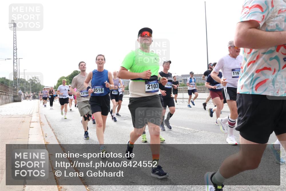 29.06.2025 - hella hamburg halbmarathon Lena Gebhardt http://msf.ph/oto/8424552 29.06.2025 10:43:16 Lombardsbrücke 13786, 3518, 9072, 2103, 15246, 297, 1167, 1149, 1155, 1467, 1788, 1816, 1878, 1964, 2103, 2158, 2267, 2361, 2450, 2509, 2971, 3074, 3238, 3283, 3329, 3378, 3518, 3638, 3764, 4056, 4105, 4177, 4302, 4367, 4385, 4680, 5067, 5268, 5370, 5610, 5720, 5755, 5967, 6012, 6096, 6226, 6440, 6931, 7043, 7461, 7872, 7926, 8135, 8161, 8184, 8233, 8408, 8435, 8795, 8991, 9072, 9304, 9378, 9639, 9641, 9644, 9976, 10008, 10083, 10180, 10200, 10202, 11142, 11710, 12151, 13049 meine-sportfotos.de