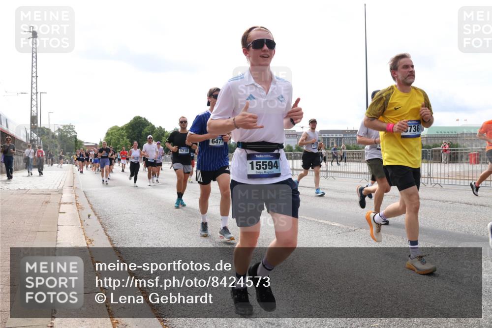 29.06.2025 - hella hamburg halbmarathon Lena Gebhardt http://msf.ph/oto/8424573 29.06.2025 10:19:11 Lombardsbrücke 1718, 6477, 15594, 736, 1332, 1349, 1521, 1708, 1718, 1755, 2017, 2096, 2311, 2589, 2781, 2795, 2802, 2812, 2821, 2895, 3026, 3105, 3118, 3591, 3592, 3631, 4718, 4722, 4845, 5034, 5080, 5098, 5178, 5264, 5266, 5323, 5429, 5449, 5834, 6194, 6249, 6413, 6477, 6482, 6542, 6736, 7051, 7121, 7143, 7252, 8575, 8761, 8778, 8780, 9252, 9270, 9272, 9549, 9652, 9756, 9757, 9856, 10037, 10039, 10124, 10129, 10467, 10816 meine-sportfotos.de